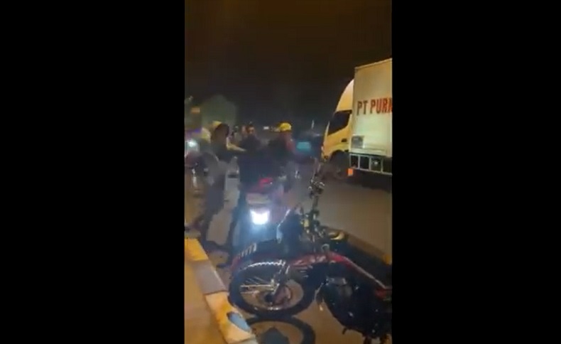 Viral 2 Remaja di Mojokerto Dikeroyok Sekelompok Orang Tanpa Ampun