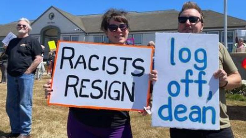 Wali Kota Ini Mundur gara-gara Posting Meme Rendahkan Perempuan