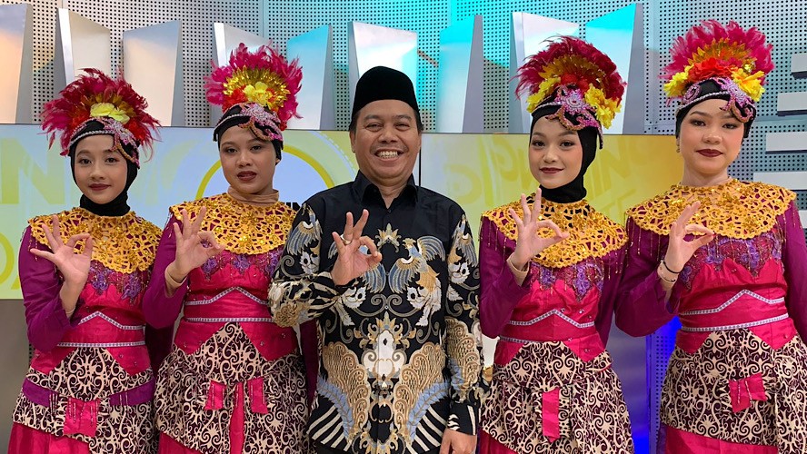 Bangga! Para Siswi Ini Bawa Budaya Indonesia ke Luar Negeri, Saksikan Kisahnya di Morning Update