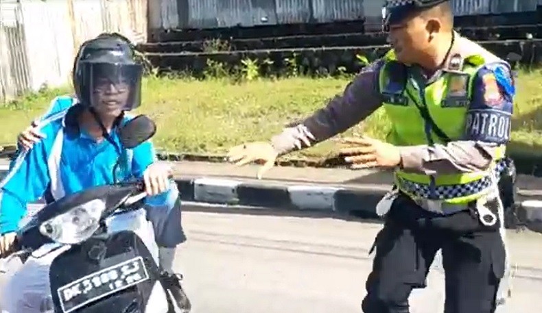 Video Viral Pelajar Hindari Razia di Karangasem Bali, Nyaris Terlindas Truk