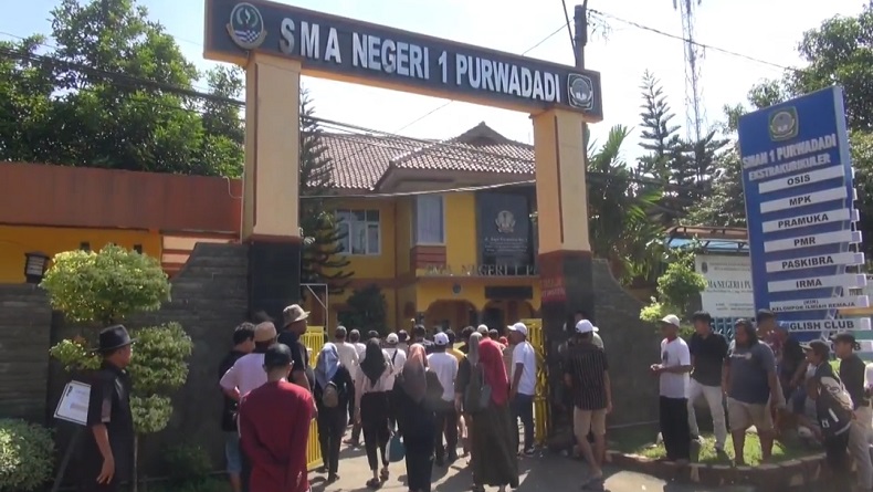 Anak Tak Lolos PPDB Jalur Zonasi, Puluhan Orang Tua Unjuk Rasa di SMAN 1 Purwadadi Subang