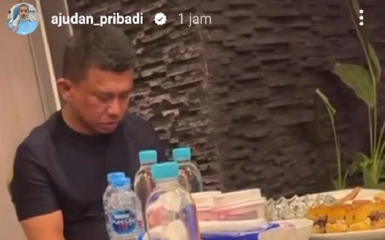 Viral Foto Diduga Ferdy Sambo Berada di Luar Penjara, Ini Kata Pengacara 