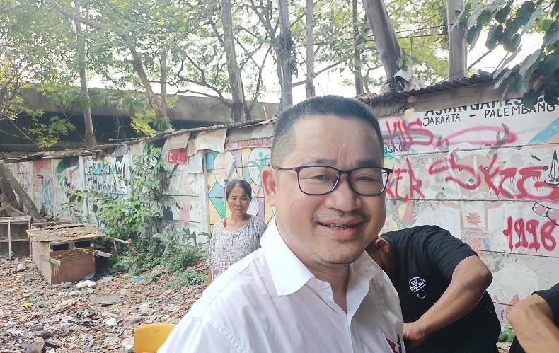 Cukur Rambut Gratis Disambut Antusias Warga Kolong Tol Kalijodo, DPW Partai Perindo: Kita Turun Langsung