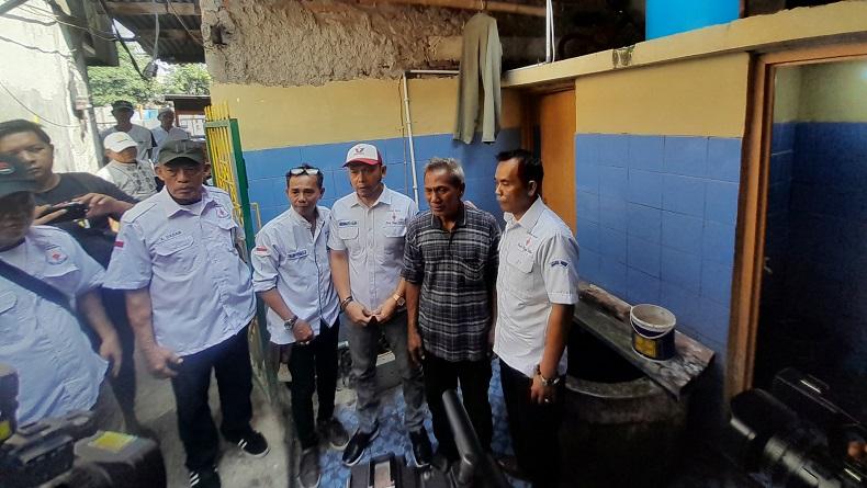 Air Bersih Sulit Diakses, Partai Perindo Turun Langsung Bantu Warga Johar Baru