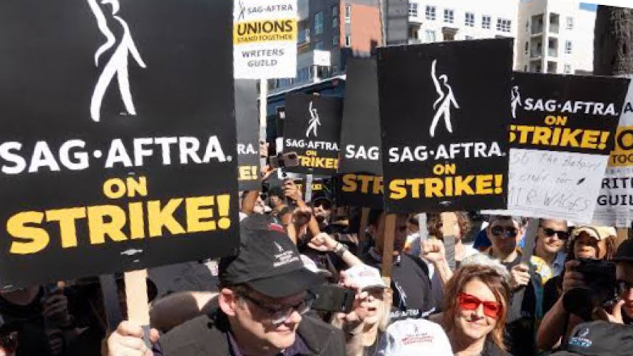 Waduh! Aktor hingga Kru Hollywood Demo, Ada Apa?