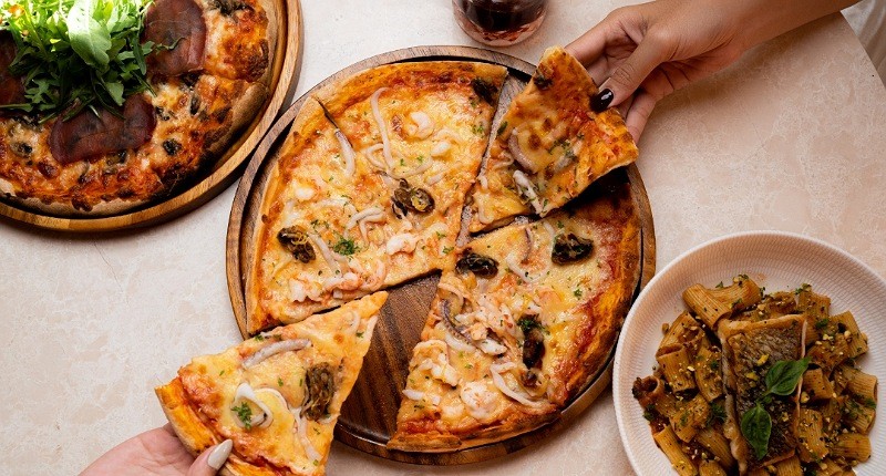Santai di Cantina Classe Bali, Menikmati Menu Italia sambil Belajar Bikin Pizza 