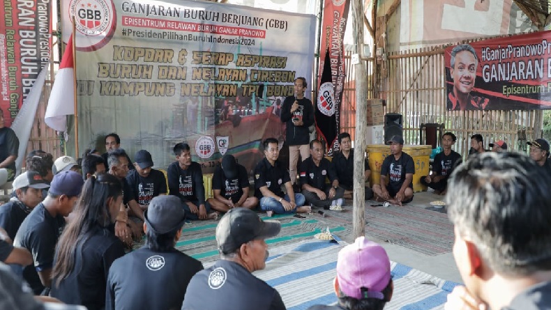 Relawan Ganjar Pranowo Serap Aspirasi Buruh dan Nelayan di Gunungjati Cirebon