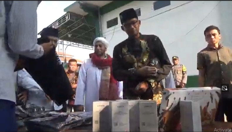 Berkunjung ke Ponpes Denanyar Jombang, Sandi Ajak Santri Semangat Berwirausaha 