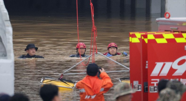 Korban Tewas Banjir Korsel Jadi 31 Orang, 5 Mayat Ditemukan di Bus yang Terendam