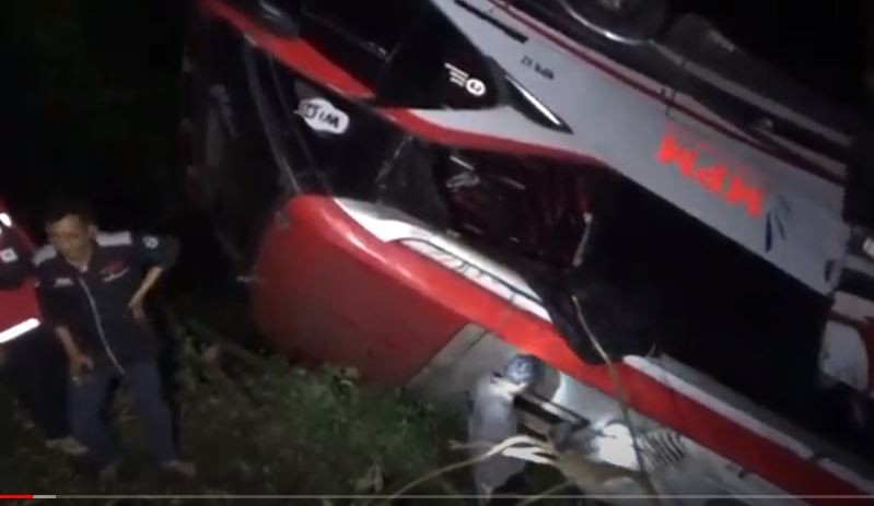 Bus MPM Masuk Jurang di Padang Diduga akibat Rem Blong, 10 Penumpang Luka-Luka 