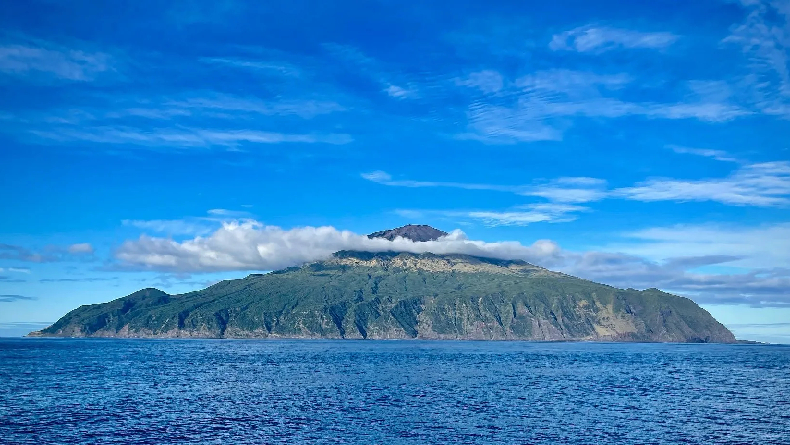 5 Pulau Terpencil di Dunia yang Sulit Dikunjungi Turis, Nomor 2 Paling Jauh