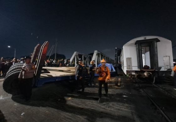 Kronologi KA Brantas Tabrak Truk Trailer di Semarang, 1 Luka-Luka