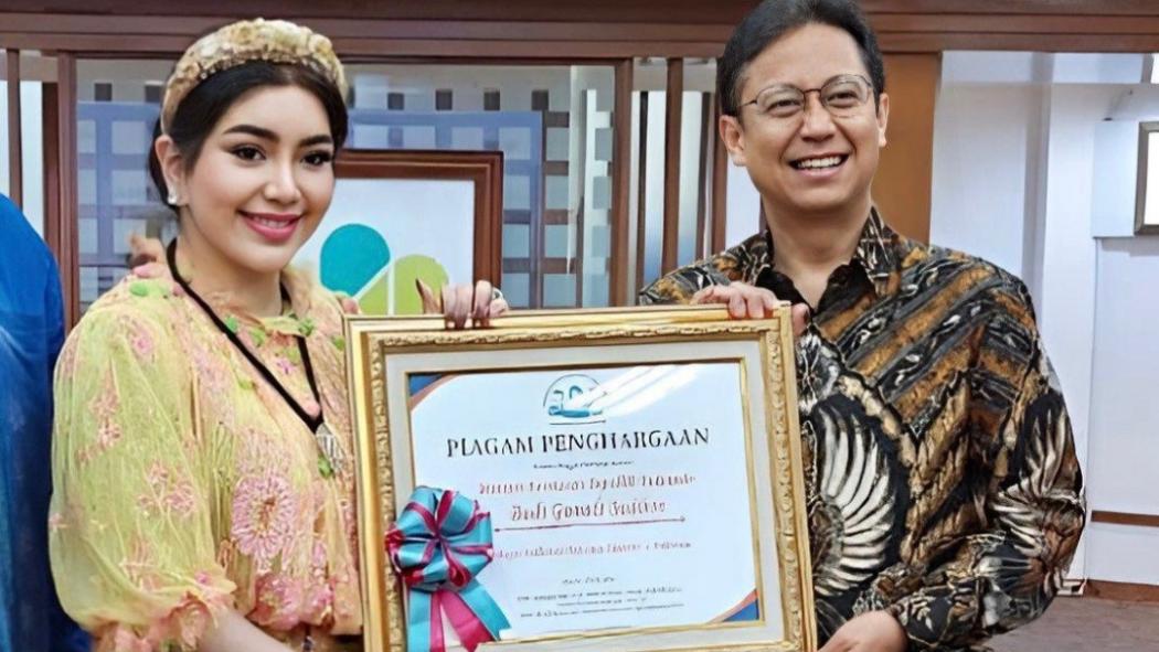 Wujudkan Transformasi Kesehatan Indonesia, Menkes Budi Gunadi Terima Penghargaan dari PDSI