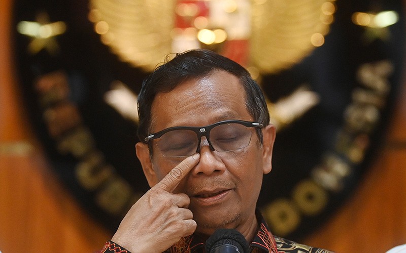 Mahfud MD Soroti Aksi Aktivis HMI Bakar Bendera PDIP saat Bela Rocky Gerung