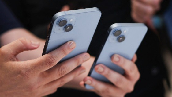 Rusia Larang Pegawai Negeri Pakai iPhone