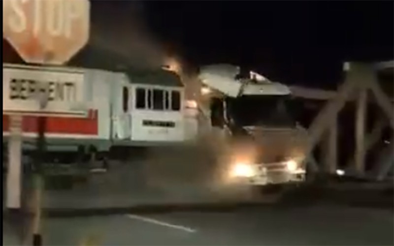 Sopir dan Kernet Truk Menghilang usai Kecelakaan dengan KA Brantas