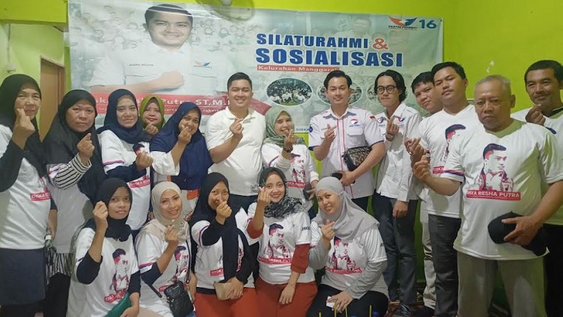 Sekjen DPP Pemuda Partai Perindo Diska Resha Putra Dengarkan Keluh Kesah Warga Manggarai