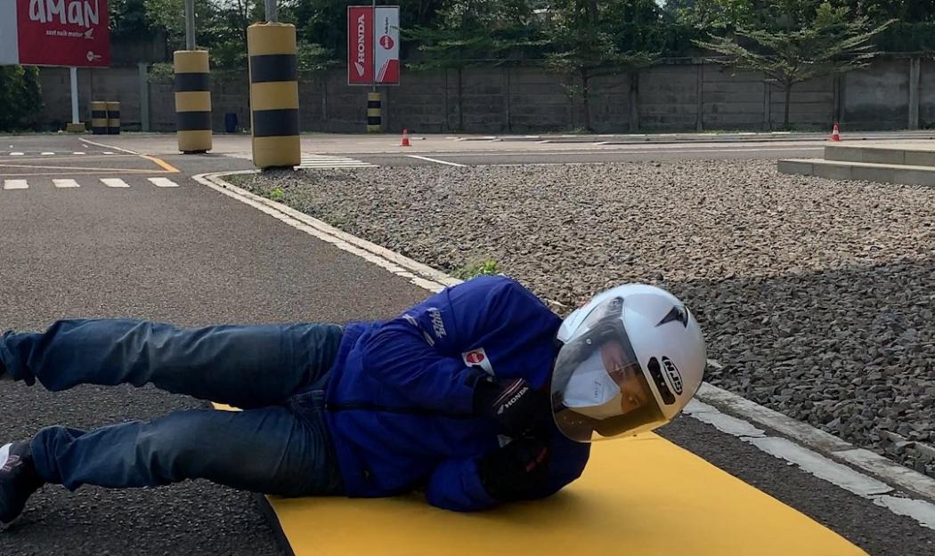 Bikers Wajib Tahu, Ini Teknik Aman Jika Terjatuh dari Sepeda Motor  