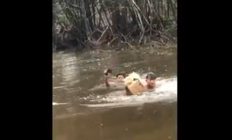 Polisi di Tarakan Berenang Seberangi Sungai Gagalkan Peredaran Sabu 10 Kg dari Malaysia