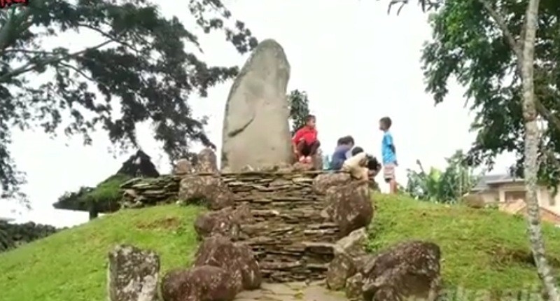 6 Surga Tersembunyi di Kaki Gunung Ciremai, Unik Ada Telaga Biru hingga Desa Purbakala