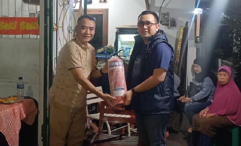 Bacaleg Partai Perindo Effendi Syahputra Bagikan APAR dan Sound System ke Warga Petukangan Utara