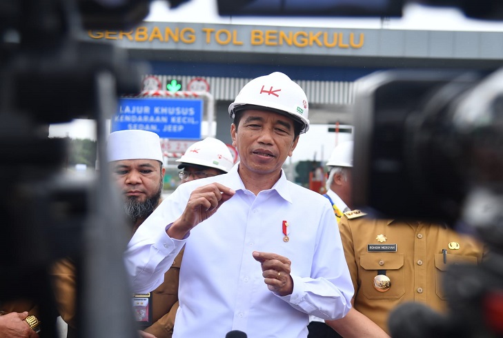Jokowi Sebut Perbaikan Jalan di Sejumlah Provinsi Sudah Dimulai