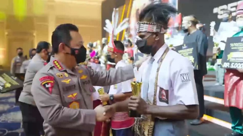 Bangga, Karel Dadimu Putra Papua Pemenang Lomba Nulis Surat untuk Kapolri Lulus Siswa Bintara