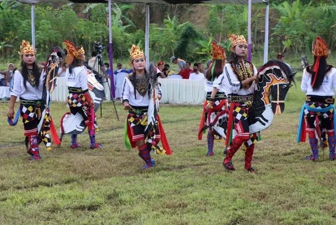 Misteri di Balik Kesenian Kuda Lumping yang Berbau Magis
