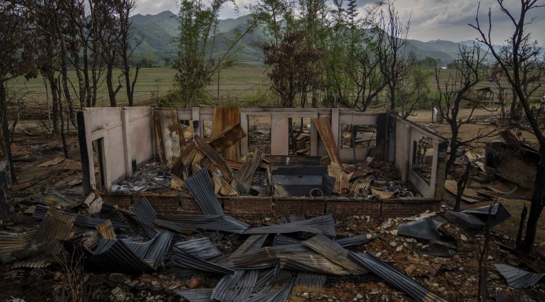 2 Perempuan India Diarak Telanjang lalu Diperkosa, Rumah Pelaku Dibakar Massa