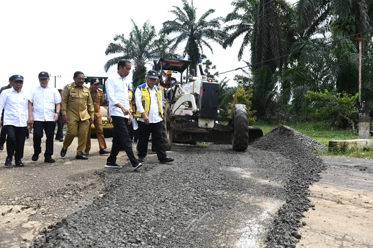 Jokowi Sebut Jalan Nasional yang Rusak di Bengkulu Hampir 10 Persen