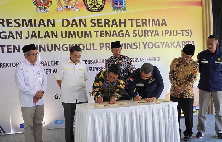 Kementerian ESDM Bangun 335 Lampu PJU Berbasis Tenaga Surya di DIY