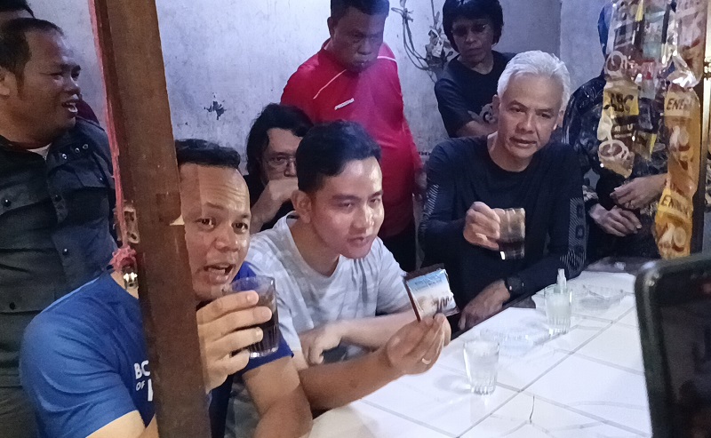 Bima Arya Temani Ganjar Seruput Kopi Liong Khas Bogor: Beliau Suka yang Lokal
