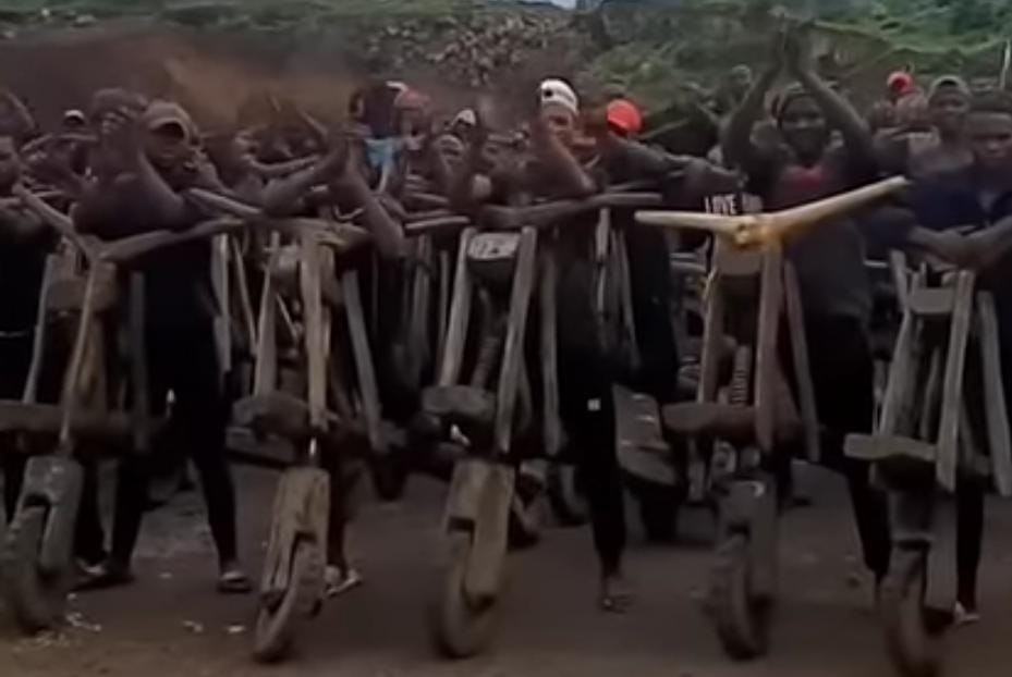 Unik, Motor Ini Terbuat dari Kayu dan Cuma Ada di Kongo