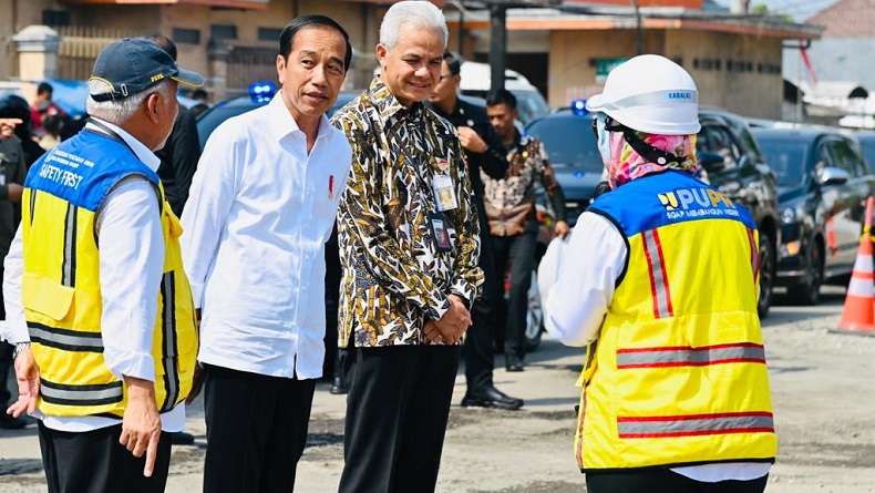 Jokowi Tinjau Rekonstruksi Jalan di Sragen Bareng Ganjar, Tegaskan Komitmen Perbaikan Infrastruktur