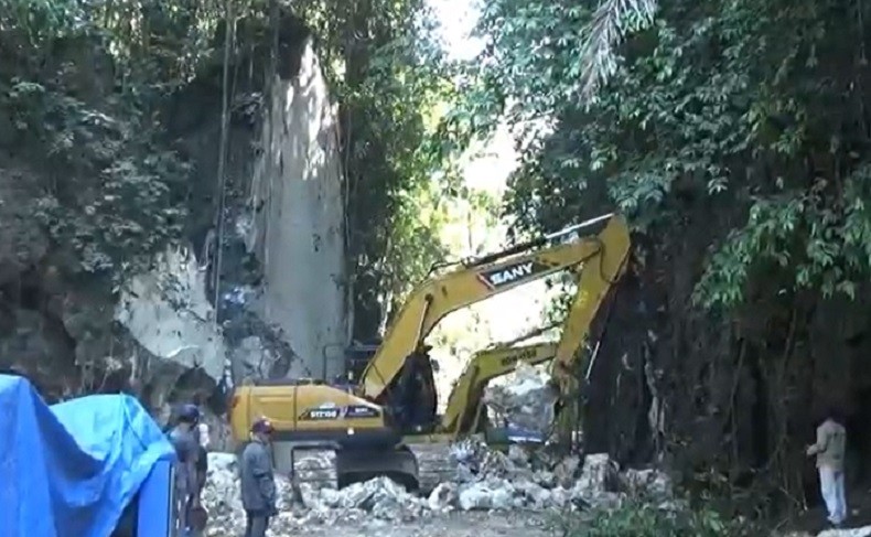 Tebing Karst 10 Meter Runtuh, Arus Lalu Lintas Maros-Bone Sempat Putus