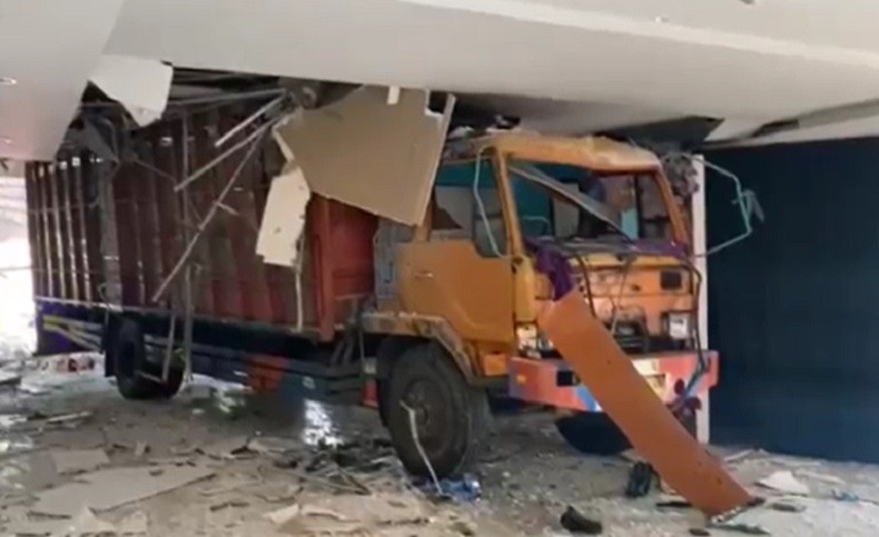 Kronologi Truk Tabrak Gedung Kesenian Balikpapan, Parkir Tanpa Rem Tangan di Tanjakan