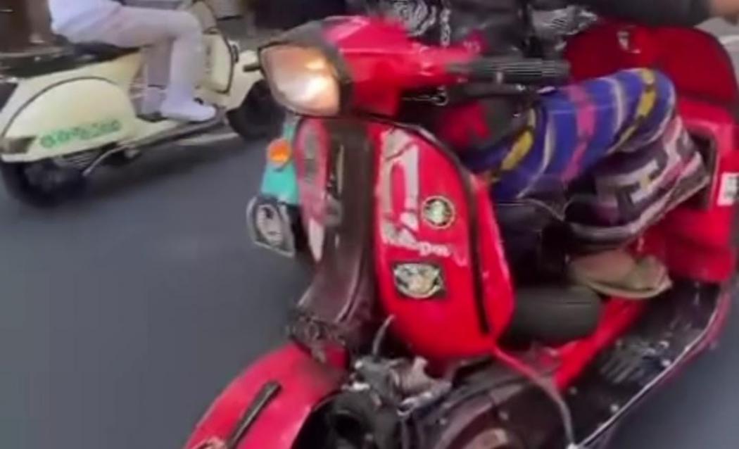 Nyentrik, Modifikasi Vespa Ini Depan dan Belakang Tampangnya Sama 