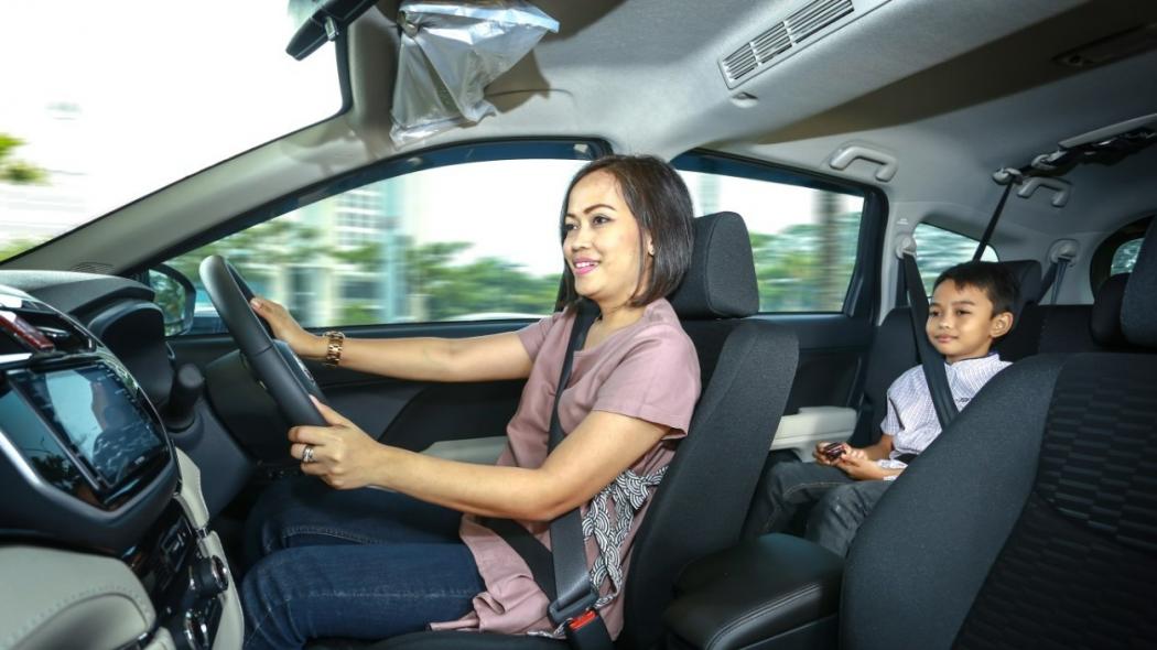 5 Hal Penting Harus Diperhatikan saat Bawa Anak dalam Mobil, Jangan Ditinggalkan Sendiri!