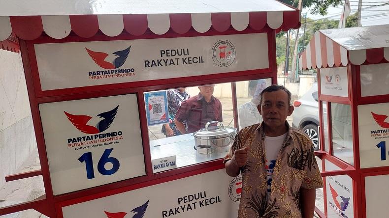 Pedagang Bakmi Semringah Terima Bantuan Gerobak Partai Perindo: Sangat Membantu