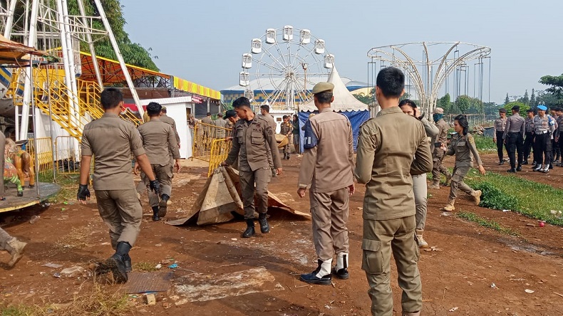 Tak Berizin, Wahana Permainan di Kawasan Stadion Pakansari Dibongkar Satpol PP