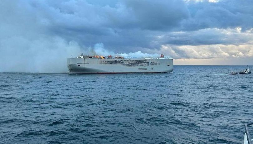 2.857 Mobil Mewah Terbakar di Tengah Laut, Perusahaan Nangis Bagaimana Asuransinya 