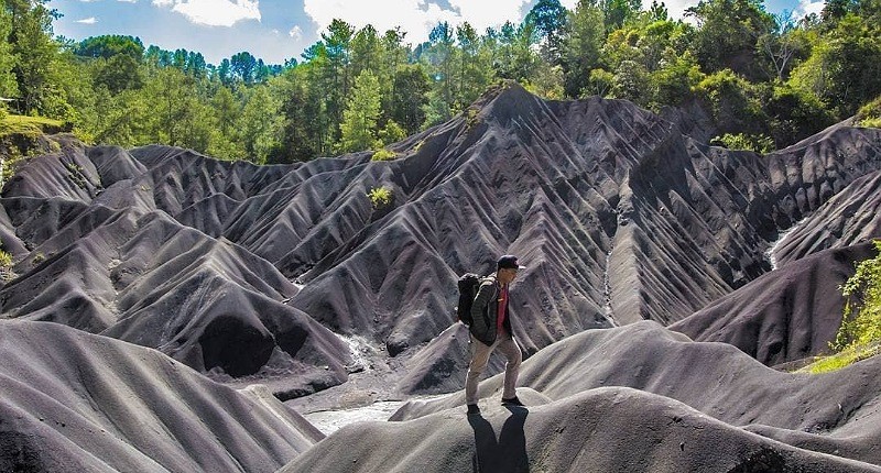 6 Surga Tersembunyi di Tana Toraja, Wajib Singgah ke Gumuk Pasirnya yang Eksotis