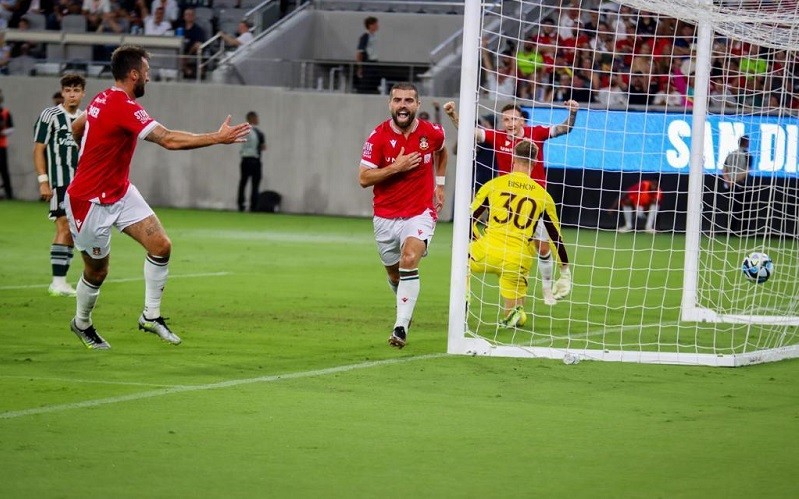 Diwarnai Lemparan Roket Ala Pratama Arhan, Man United Dihajar Klub Kasta Keempat