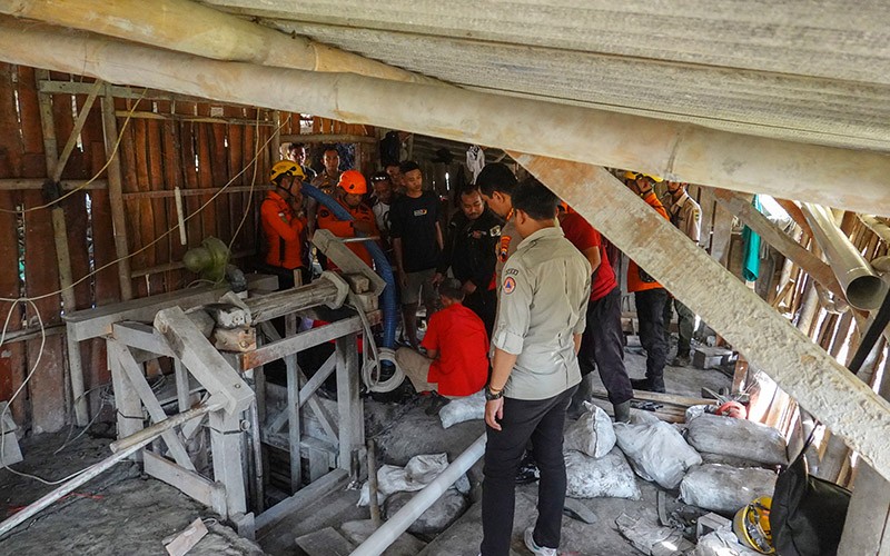 Kondisi Terkini 8 Penambang Emas di Banyumas, 32 Jam Lebih Masih Terjebak di Perut Bumi