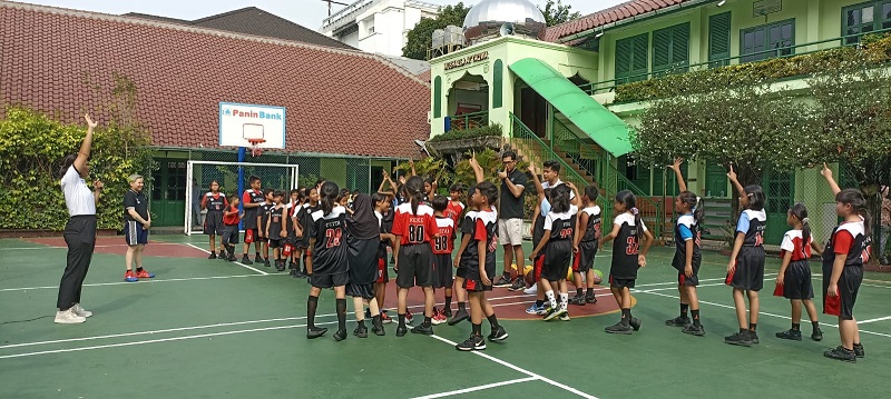 Sosialisasikan FIBA World Cup 2023, Maskot JIP Datangi Sejumlah Sekolah di Jakarta