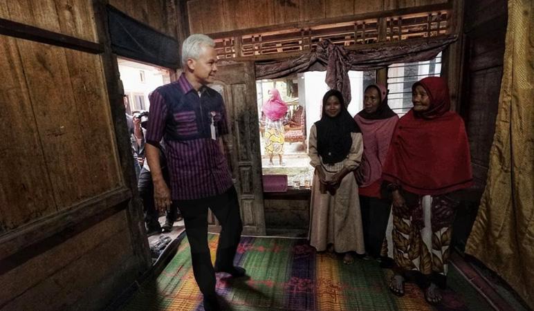 Ganjar Turun ke Desa di Banjarnegara, Pastikan Program Pengentasan Kemiskinan Ekstrem Berjalan 