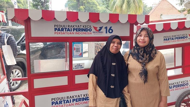 Nyai Edoh Akhirnya Punya Gerobak usai 8 Tahun Dagang: Semoga Partai Perindo Lebih Maju