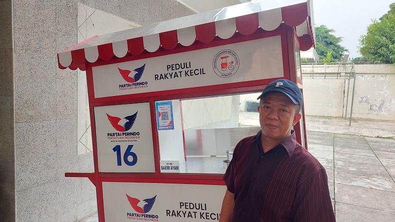 Pedagang Bakmi Girang Dapat Gerobak dari Partai Perindo: Alhamdulillah Bisa Jualan Sendiri
