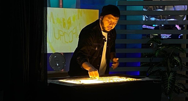 Berawal dari Hobi Gambar, Ini Kiat Menjadi Pelukis Pasir ala Abe Rubio