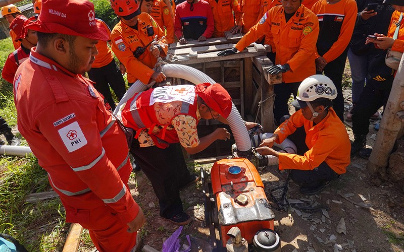 Ganjar Perintahkan Gerak Cepat Evakuasi 8 Penambang Emas Terjebak di Lubang Galian
